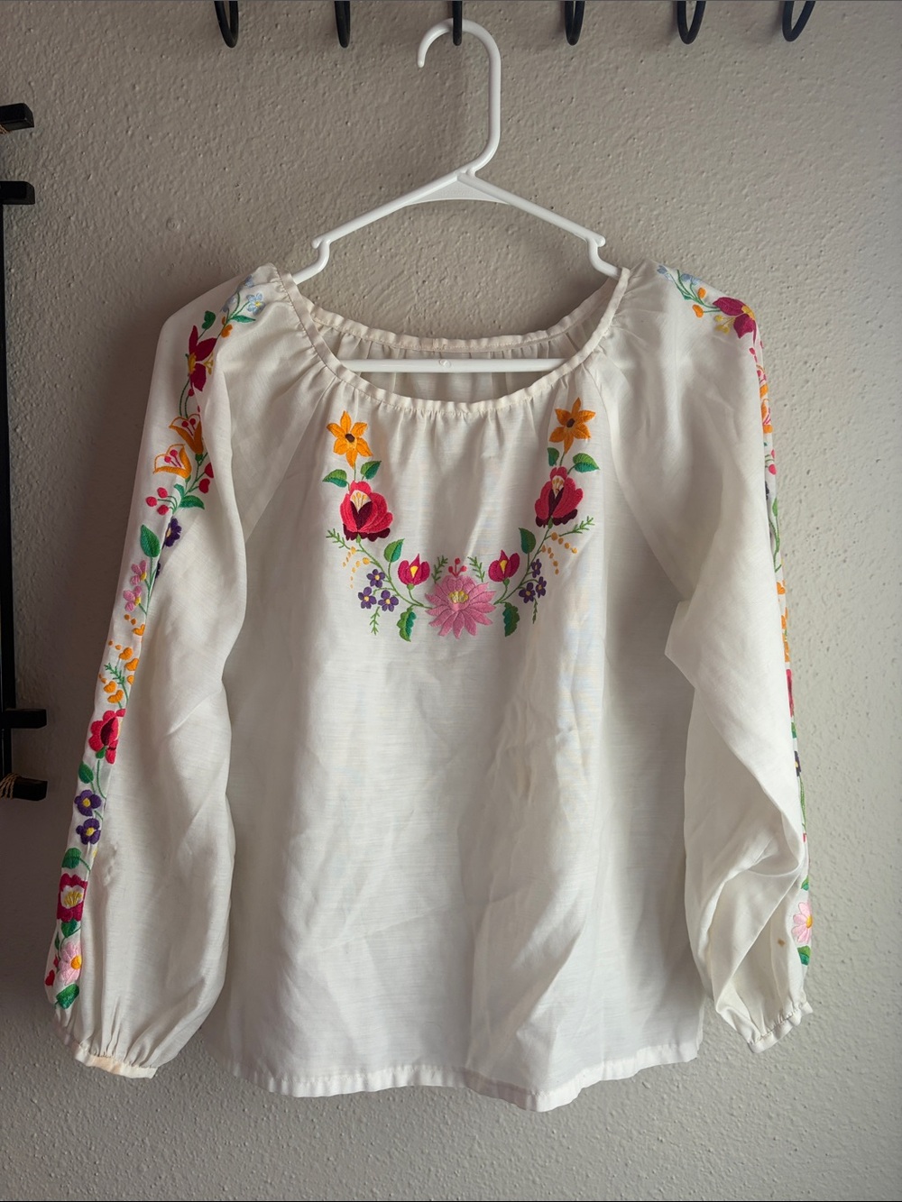 Vintage handmade White Floral Embroidered Peasant Blouse